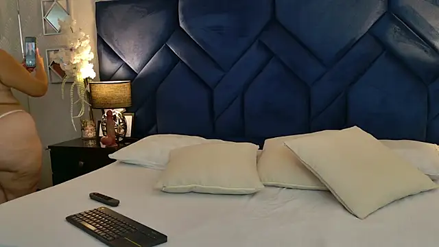 IsabelaCampbell online show from May 2026 06:57:02 PM