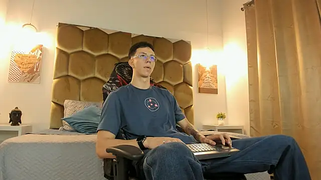 OliverThompsonJS online show from July 2026 05:53:02 AM