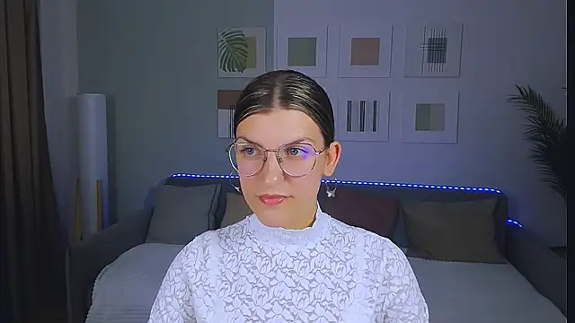 AnnaThorne online show from May 2026 11:30:02 AM