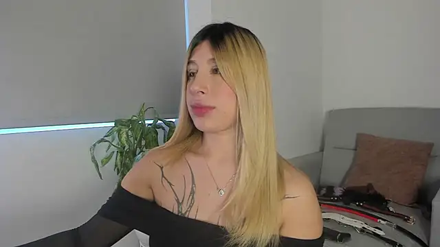 lolyblowsisa online show from July 2026 01:06:02 PM