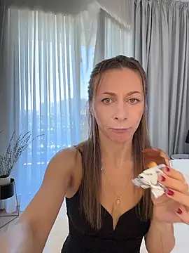 Mira Luna online show from July 2026 08:54:01 AM