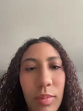 Daphnne Curly online show from June 2026 10:46:02 PM