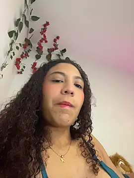 Daphnne Curly online show from June 2026 06:01:01 AM