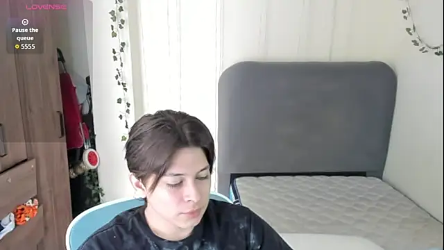 Felixzyn online show from April 2026 06:58:01 PM