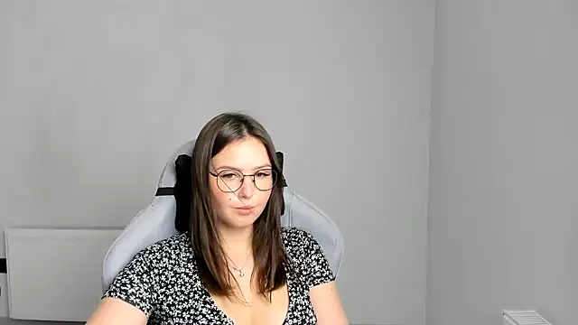 Regina cute  online show from June 2026 10:15:01 AM