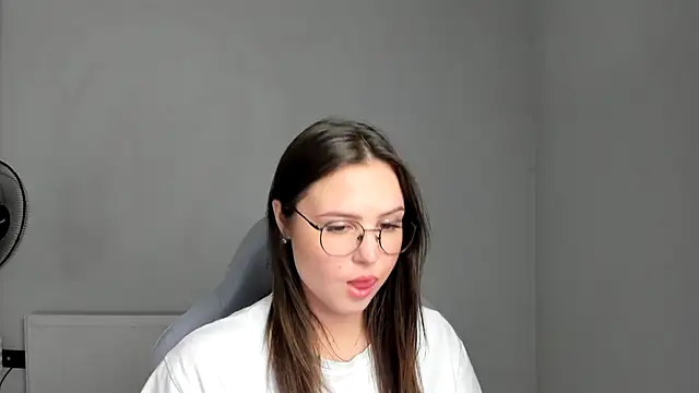 Regina cute  online show from July 2026 06:32:02 PM