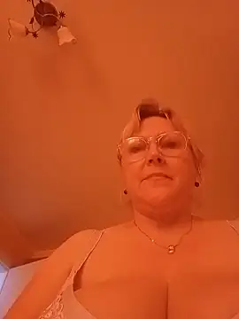 I amVeronicle online show from June 2026 12:31:02 PM