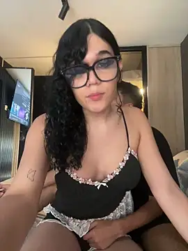 MrJ Victoria online show from April 2026 06:43:01 PM
