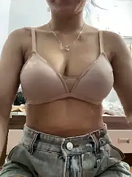 Snapshot of Yumiara chatting on June 2026 05:31:02 AM Yumiara online show from June 2026 05:31:02 AM