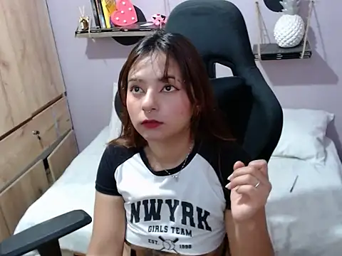Kitana kitty online show from June 2026 08:18:01 PM