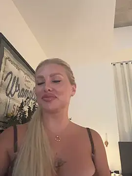 Karen Luxe online show from April 2026 11:21:01 PM