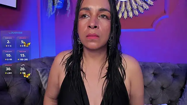 Snapshot of Rosie_Stone chatting on May 2026 03:46:01 AM Rosie Stone online show from May 2026 03:46:01 AM
