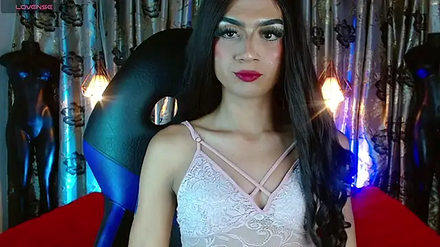 Snapshot of Hecate_doll chatting on April 2026 02:40:01 PM Hecate doll online show from April 2026 02:40:01 PM