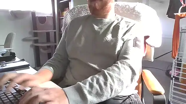 richard9718 online show from May 2026 03:42:02 PM