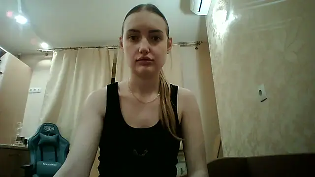 Lisanta online show from April 2026 06:12:01 PM