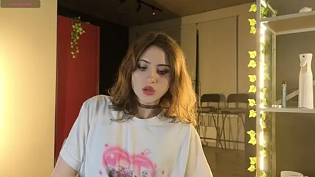lovergirl4me online show from May 2026 05:43:01 PM