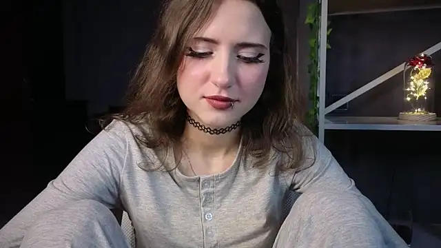 lovergirl4me online show from June 2026 07:38:02 PM