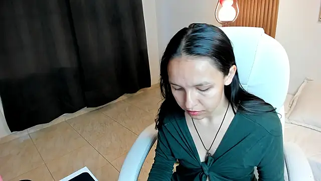 Snapshot of luniksa chatting on May 2026 10:55:01 AM luniksa online show from May 2026 10:55:01 AM