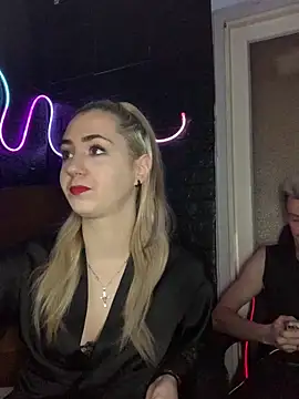 szofi69 online show from April 2026 07:55:02 PM