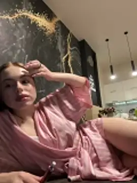LOLAskk online show from June 2026 08:00:01 PM