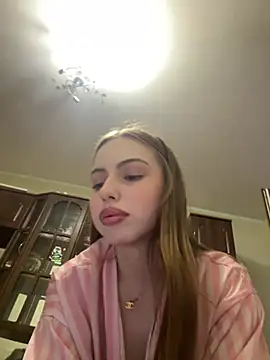 LOLAskk online show from July 2026 09:39:02 PM