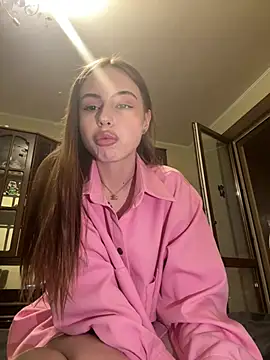 LOLAskk online show from July 2026 06:24:02 PM