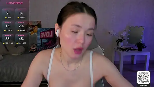 LinnLove online show from May 2026 07:03:01 AM