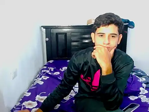 carlooss29 online show from April 2026 02:47:01 PM