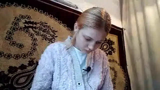 Snapshot of LunaLaday chatting on May 2026 02:52:01 AM LunaLaday online show from May 2026 02:52:01 AM
