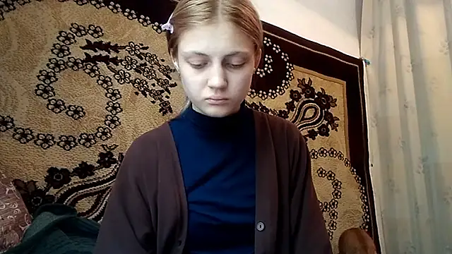 Snapshot of LunaLaday chatting on May 2026 04:19:01 AM LunaLaday online show from May 2026 04:19:01 AM