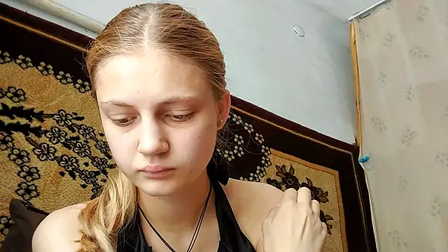 Snapshot of LunaLaday chatting on July 2026 06:18:02 AM LunaLaday online show from July 2026 06:18:02 AM