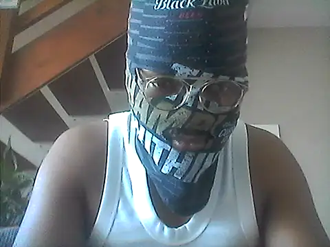Snapshot of LunjeSA chatting on July 2026 11:48:02 AM LunjeSA online show from July 2026 11:48:02 AM