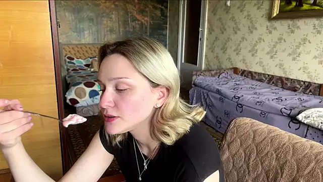 Snapshot of AlisiaStreitmatter chatting on May 2026 11:05:02 AM AlisiaStreitmatter online show from May 2026 11:05:02 AM
