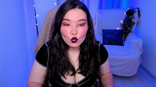 MomoRins online show from May 2026 10:51:01 PM