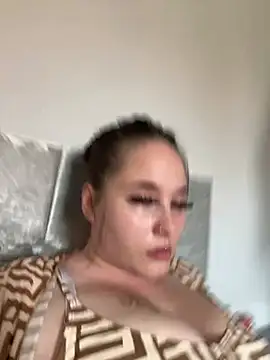 Poppylooloo online show from May 2026 12:43:02 PM