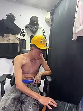 Jackdaniel001  online show from May 2026 11:44:02 PM