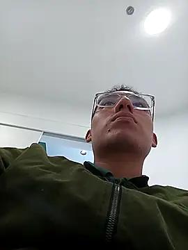 julicr200 online show from April 2026 07:05:01 PM