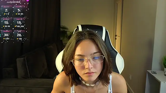 Leslie Scott online show from July 2026 01:01:01 AM