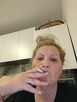 Snapshot of Divineblond chatting on March 2026 08:27:02 PM Divineblond online show from March 2026 08:27:02 PM