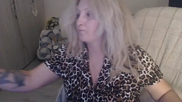 Snapshot of Divineblond chatting on March 2026 05:53:01 PM Divineblond online show from March 2026 05:53:01 PM