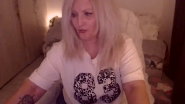Snapshot of Divineblond chatting on March 2026 08:39:01 PM Divineblond online show from March 2026 08:39:01 PM