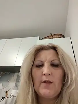 Snapshot of Divineblond chatting on March 2026 09:51:01 PM Divineblond online show from March 2026 09:51:01 PM