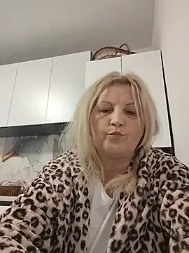 Snapshot of Divineblond chatting on March 2026 12:28:01 AM Divineblond online show from March 2026 12:28:01 AM
