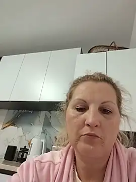 Snapshot of Divineblond chatting on March 2026 01:53:01 AM Divineblond online show from March 2026 01:53:01 AM