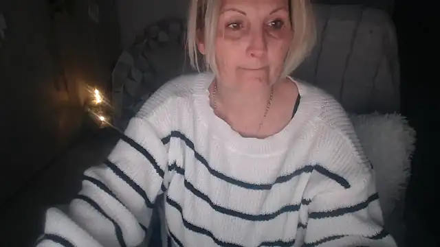 Snapshot of Divineblond chatting on March 2026 05:18:02 PM Divineblond online show from March 2026 05:18:02 PM