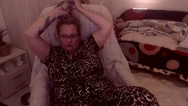 Snapshot of Divineblond chatting on March 2026 10:02:01 PM Divineblond online show from March 2026 10:02:01 PM