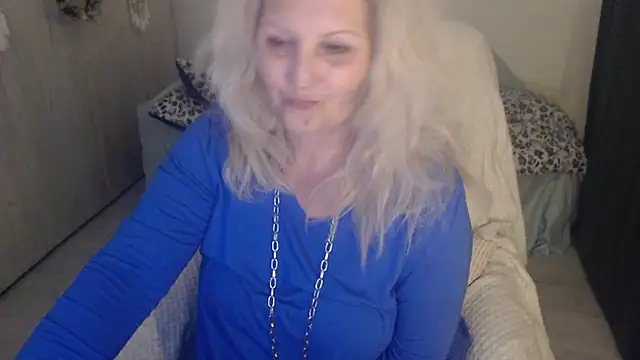 Snapshot of Divineblond chatting on March 2026 10:15:01 PM Divineblond online show from March 2026 10:15:01 PM