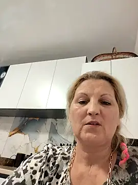 Snapshot of Divineblond chatting on March 2026 08:59:01 PM Divineblond online show from March 2026 08:59:01 PM