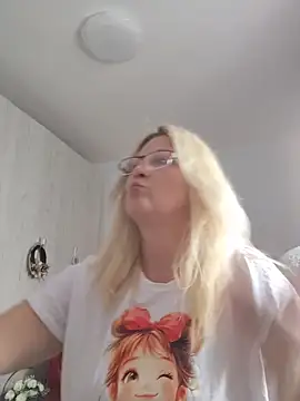 Snapshot of Divineblond chatting on March 2026 11:54:02 AM Divineblond online show from March 2026 11:54:02 AM