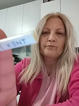 Snapshot of Divineblond chatting on April 2026 10:22:01 PM Divineblond online show from April 2026 10:22:01 PM